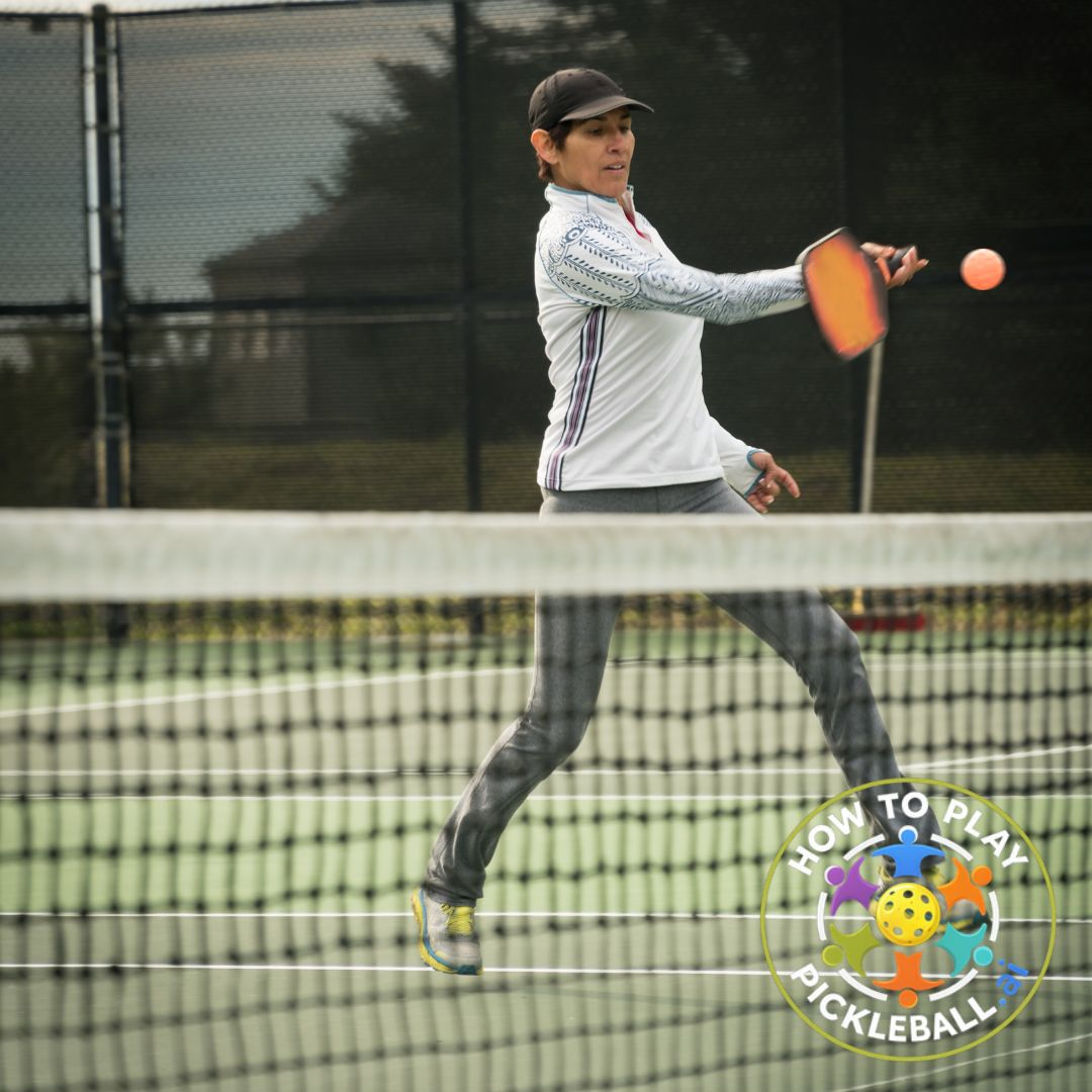 pickleball-player-forehand-reach-outdoor